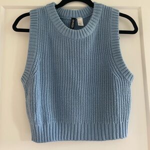 H&M blue cropped sleeveless sweater